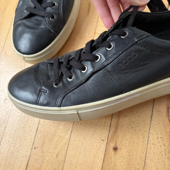 Ecco Sneakers Soft Black Leather Mens Size 44 (US size 10-10.5 ) Low Top Black - Picture 3 of 12